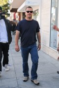 Крис О Доннелл (Chris O'Donnell) spotted out and about in Beverly Hills,21.03.2012 (4xHQ) 099e58202405978